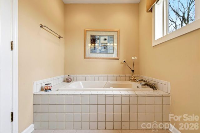 600 Sassafras Drive, Spruce Pine, NC 28777
