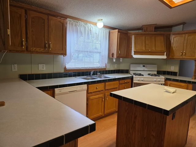 8959 Meadowview Drive, Kalamazoo, MI 49009