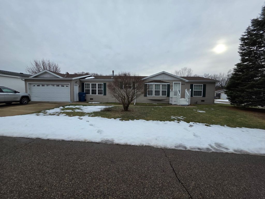 8959 Meadowview Drive, Kalamazoo, MI 49009