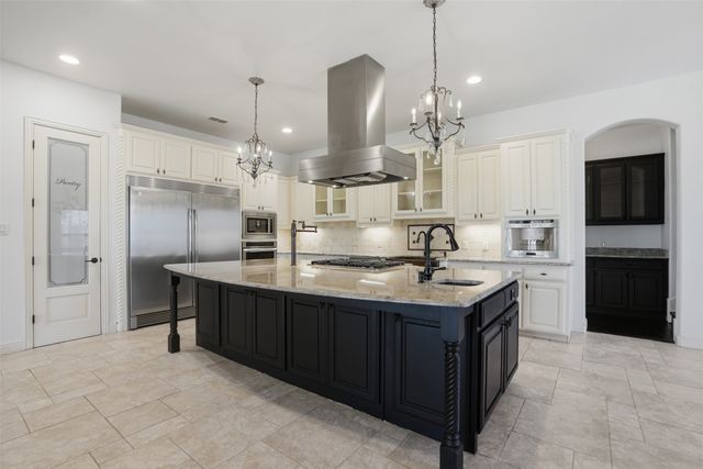 715 Simmons Road, Double Oak, TX 75077