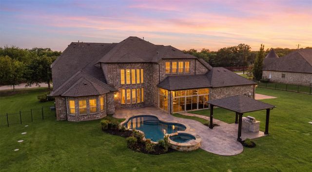715 Simmons Road, Double Oak, TX 75077