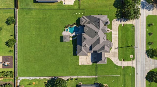715 Simmons Road, Double Oak, TX 75077