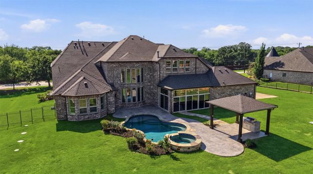 715 Simmons Road, Double Oak, TX 75077