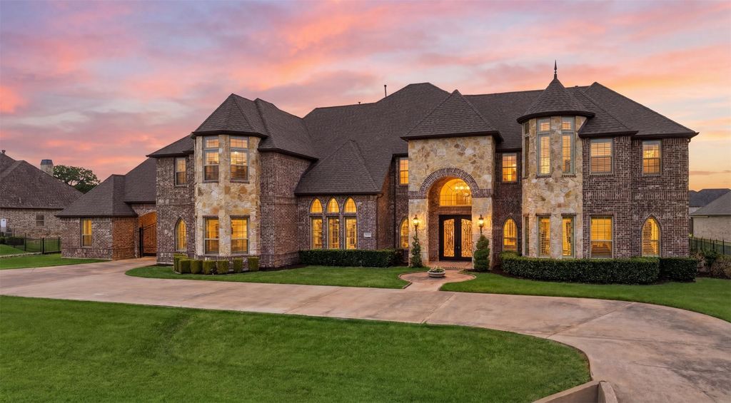 715 Simmons Road, Double Oak, TX 75077