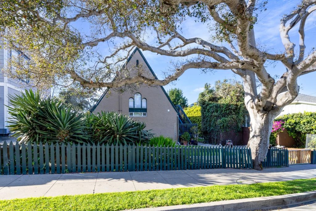 160 Monterey Avenue, Pacific Grove, CA 93950