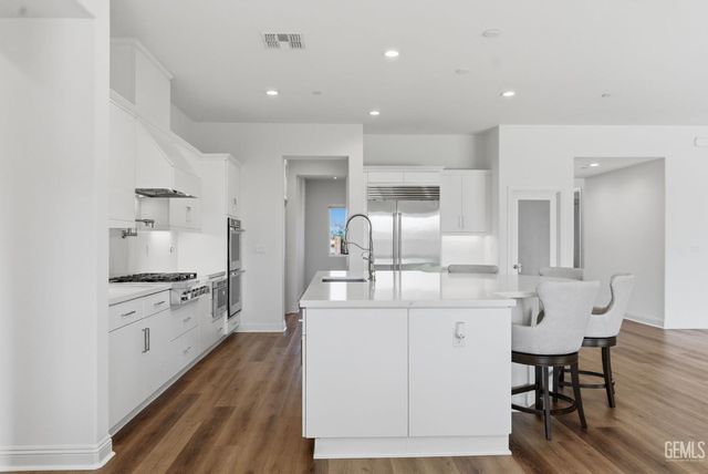 12627 Heritage Drive, Bakersfield, CA 93311