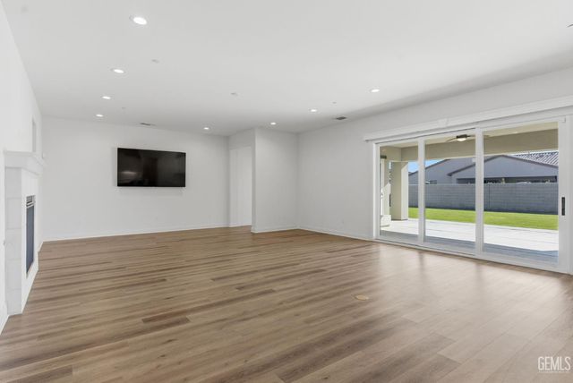 12627 Heritage Drive, Bakersfield, CA 93311