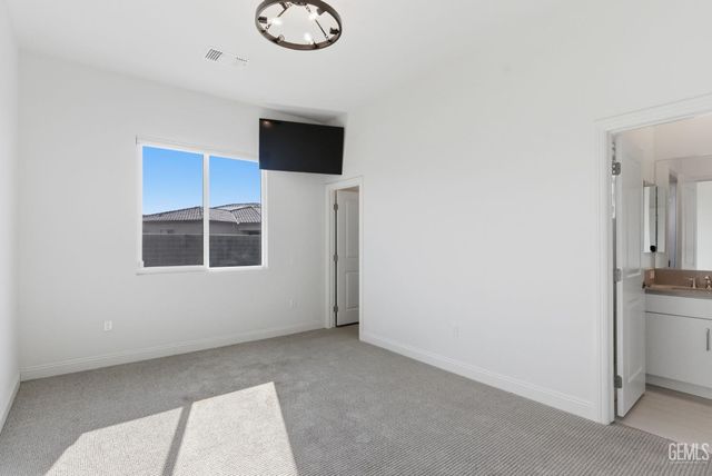 12627 Heritage Drive, Bakersfield, CA 93311