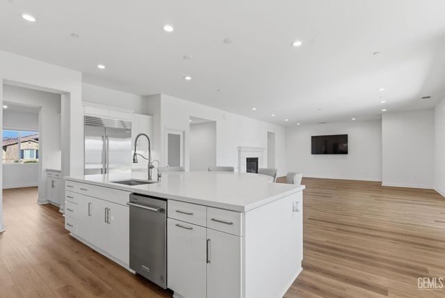 12627 Heritage Drive, Bakersfield, CA 93311