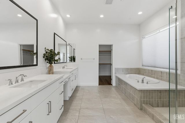 12627 Heritage Drive, Bakersfield, CA 93311