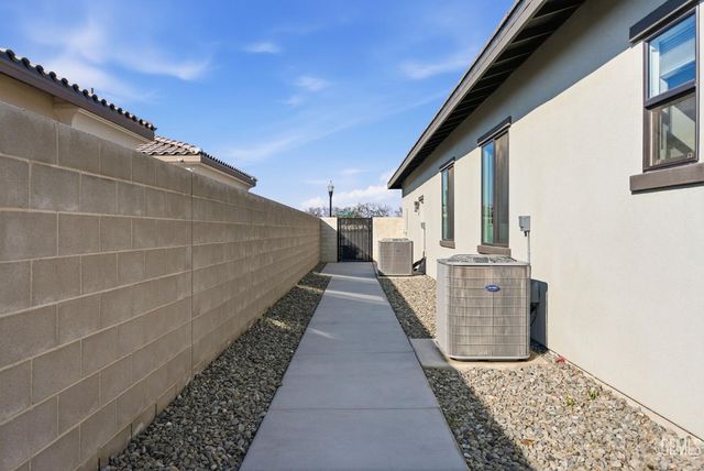 12627 Heritage Drive, Bakersfield, CA 93311