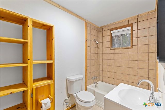 6916 Clover Leaf Drive, Brownwood, TX 76801