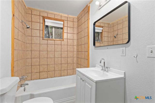 6916 Clover Leaf Drive, Brownwood, TX 76801