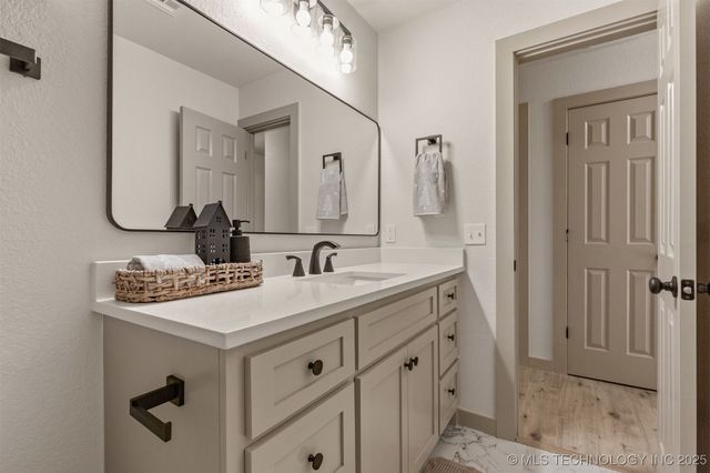 900 W Boston Street, Broken Arrow, OK 74012