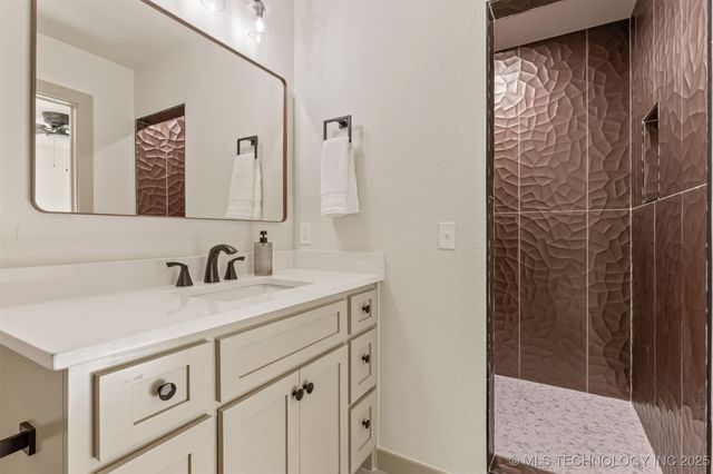 900 W Boston Street, Broken Arrow, OK 74012