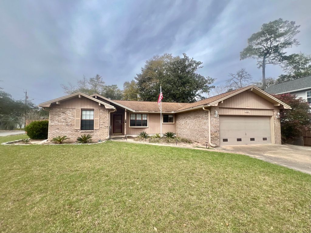 520 Maple Avenue, Niceville, FL 32578