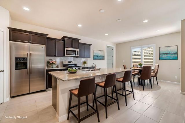 642 Stone Crest Avenue, Madera, CA 93636