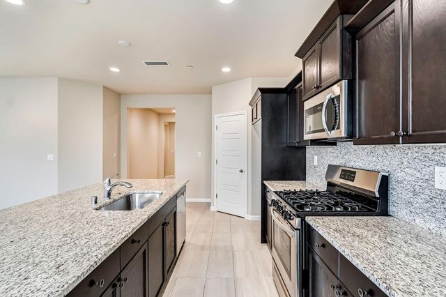 642 Stone Crest Avenue, Madera, CA 93636