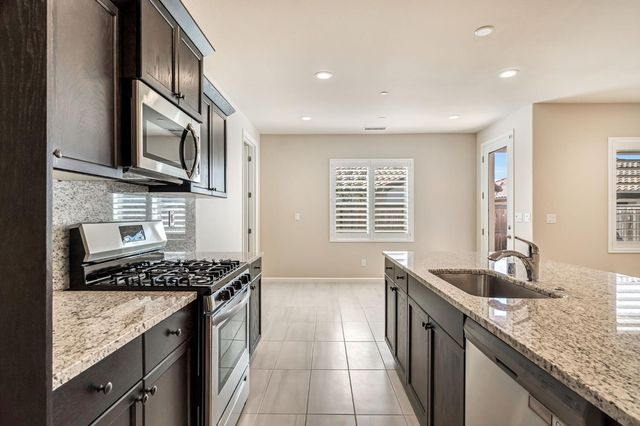 642 Stone Crest Avenue, Madera, CA 93636