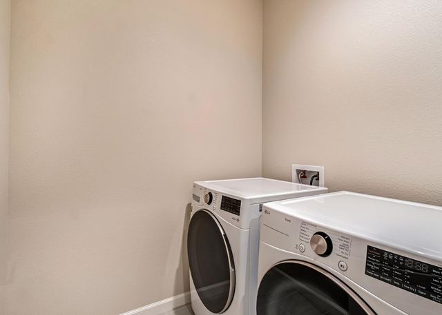 642 Stone Crest Avenue, Madera, CA 93636