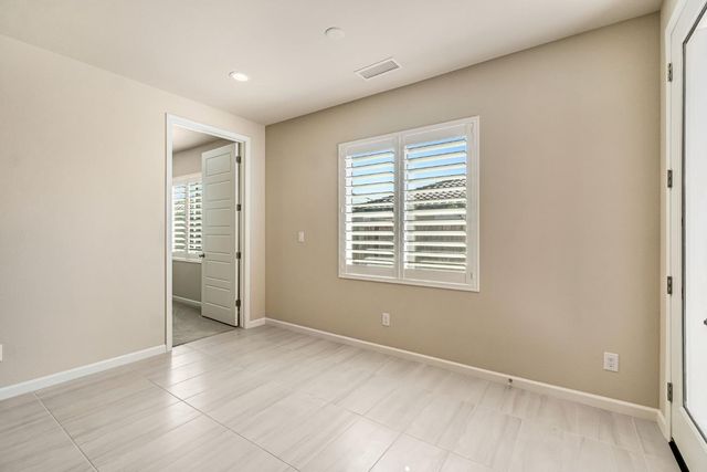 642 Stone Crest Avenue, Madera, CA 93636