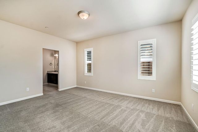 642 Stone Crest Avenue, Madera, CA 93636