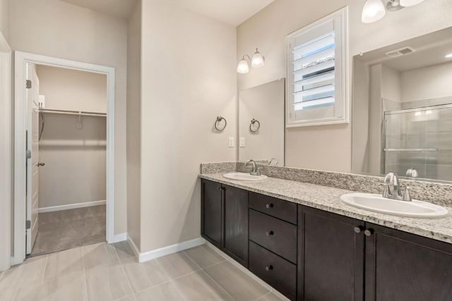 642 Stone Crest Avenue, Madera, CA 93636