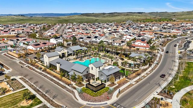 642 Stone Crest Avenue, Madera, CA 93636