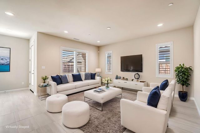 642 Stone Crest Avenue, Madera, CA 93636