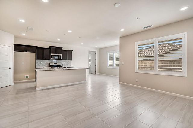 642 Stone Crest Avenue, Madera, CA 93636