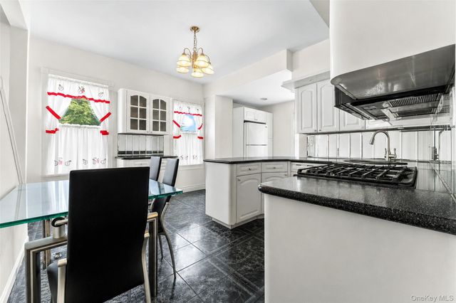 871 Rockaway Avenue, Valley Stream, NY 11581