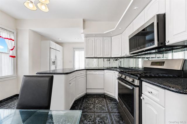 871 Rockaway Avenue, Valley Stream, NY 11581