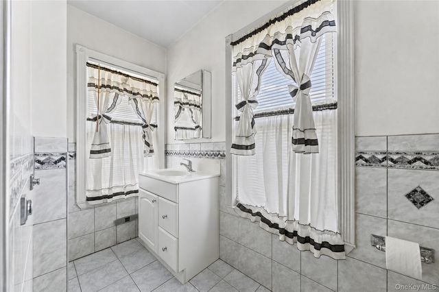 871 Rockaway Avenue, Valley Stream, NY 11581
