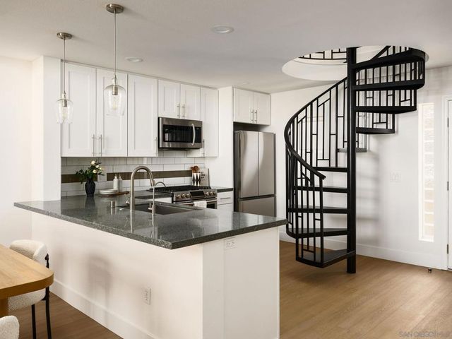 2330 1st Ave 405, San Diego, CA 92101