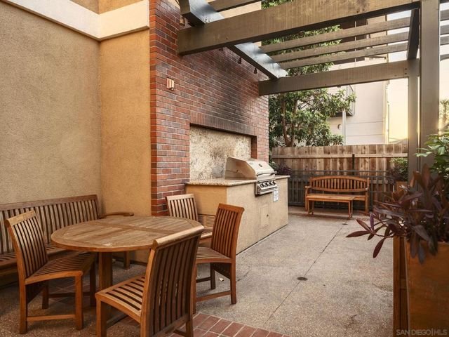 2330 1st Ave 405, San Diego, CA 92101