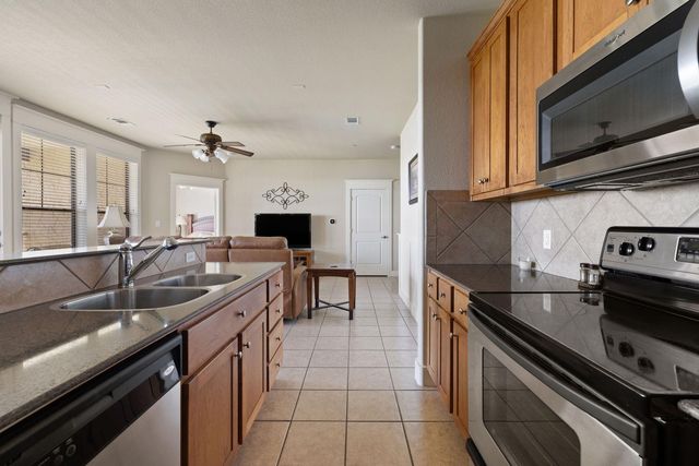 6712 Lantern View DR 302, Jonestown, TX 78645