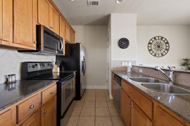 6712 Lantern View DR 302, Jonestown, TX 78645