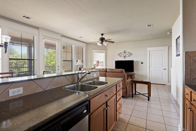 6712 Lantern View DR 302, Jonestown, TX 78645