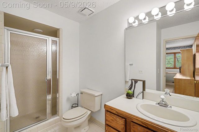 5733 Leeward Court 51, Independence Charter Township, MI 48346