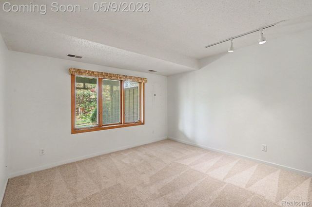 5733 Leeward Court 51, Independence Charter Township, MI 48346