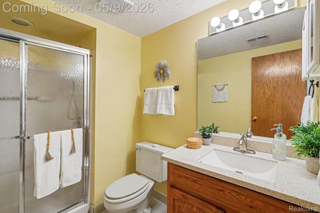 5733 Leeward Court 51, Independence Charter Township, MI 48346