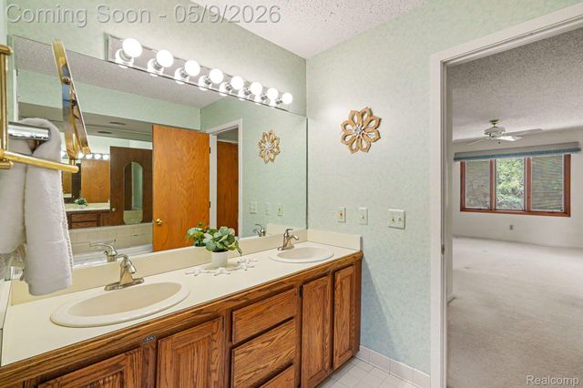 5733 Leeward Court 51, Independence Charter Township, MI 48346