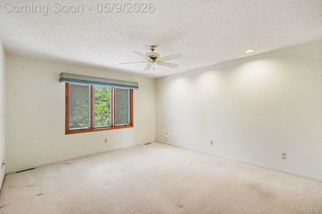 5733 Leeward Court 51, Independence Charter Township, MI 48346