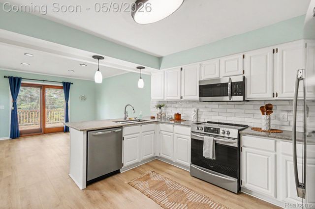 5733 Leeward Court 51, Independence Charter Township, MI 48346