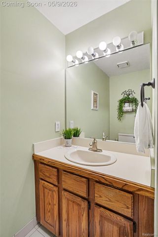 5733 Leeward Court 51, Independence Charter Township, MI 48346