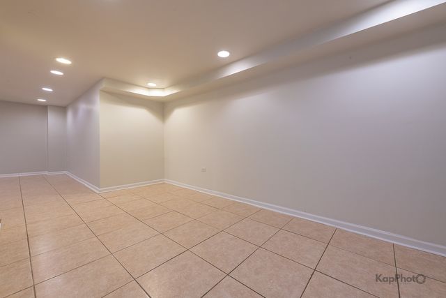 2041 W Jarvis Avenue 1W, Chicago, IL 60645