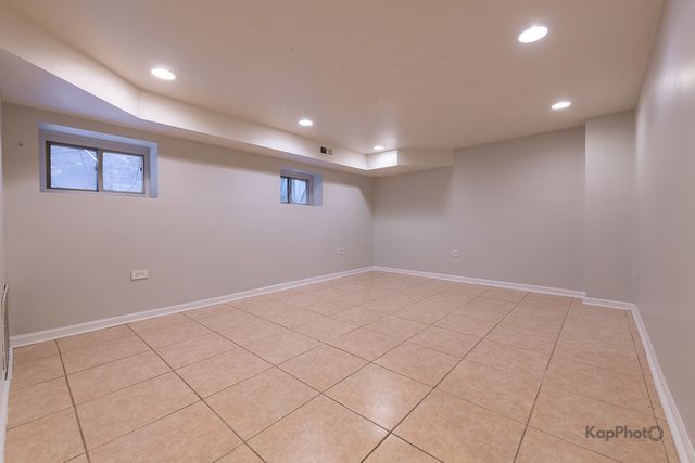 2041 W Jarvis Avenue 1W, Chicago, IL 60645