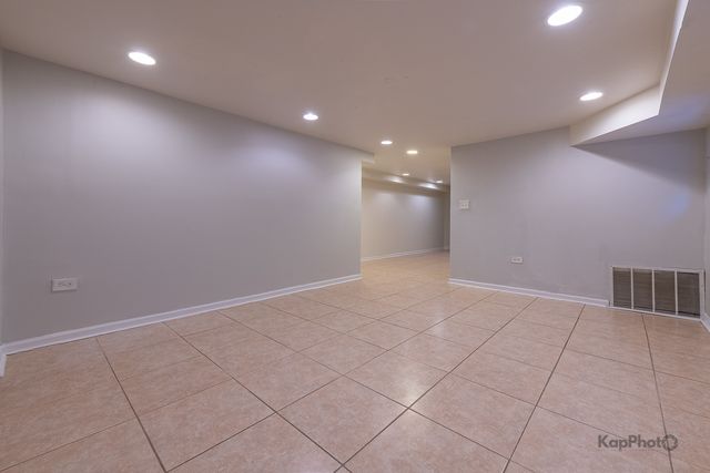 2041 W Jarvis Avenue 1W, Chicago, IL 60645