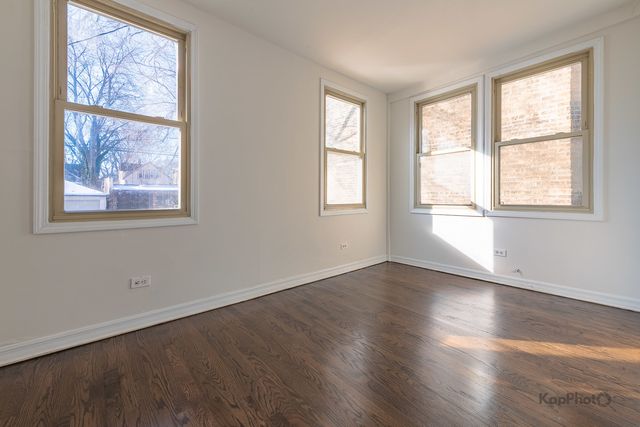 2041 W Jarvis Avenue 1W, Chicago, IL 60645