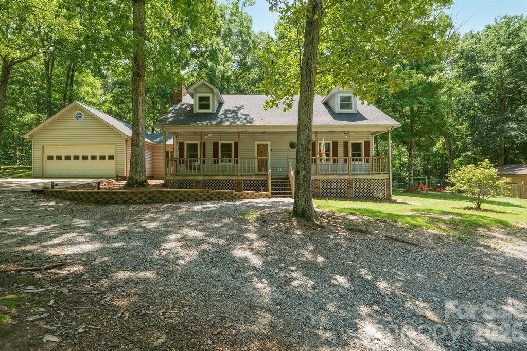 221 Shadowbrook Road, Mount Holly, NC 28120